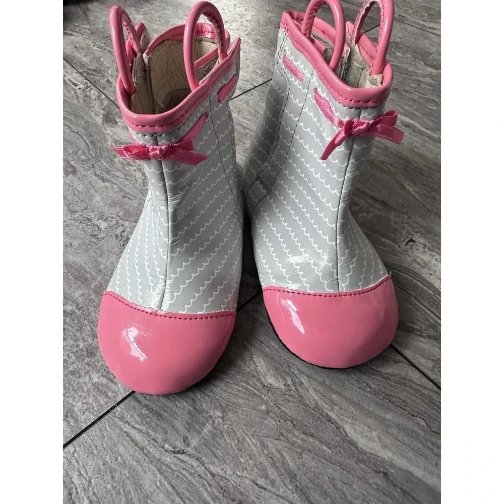 Robeez Zoey Rain Boots Pink Gray Wave Print Girls Toddler Size 5 12-18 Months
